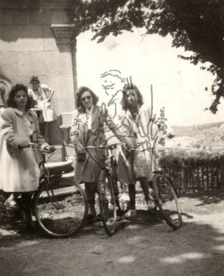 Chicas bicicleta Santa Ana.